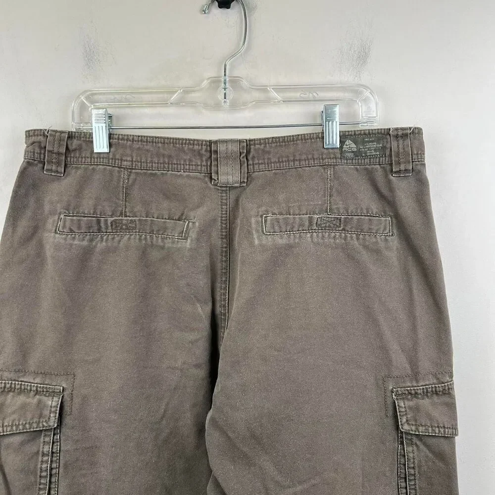 Nike ACG Brown Cargo Shorts With Multiple Pockets Size XL ( 36)